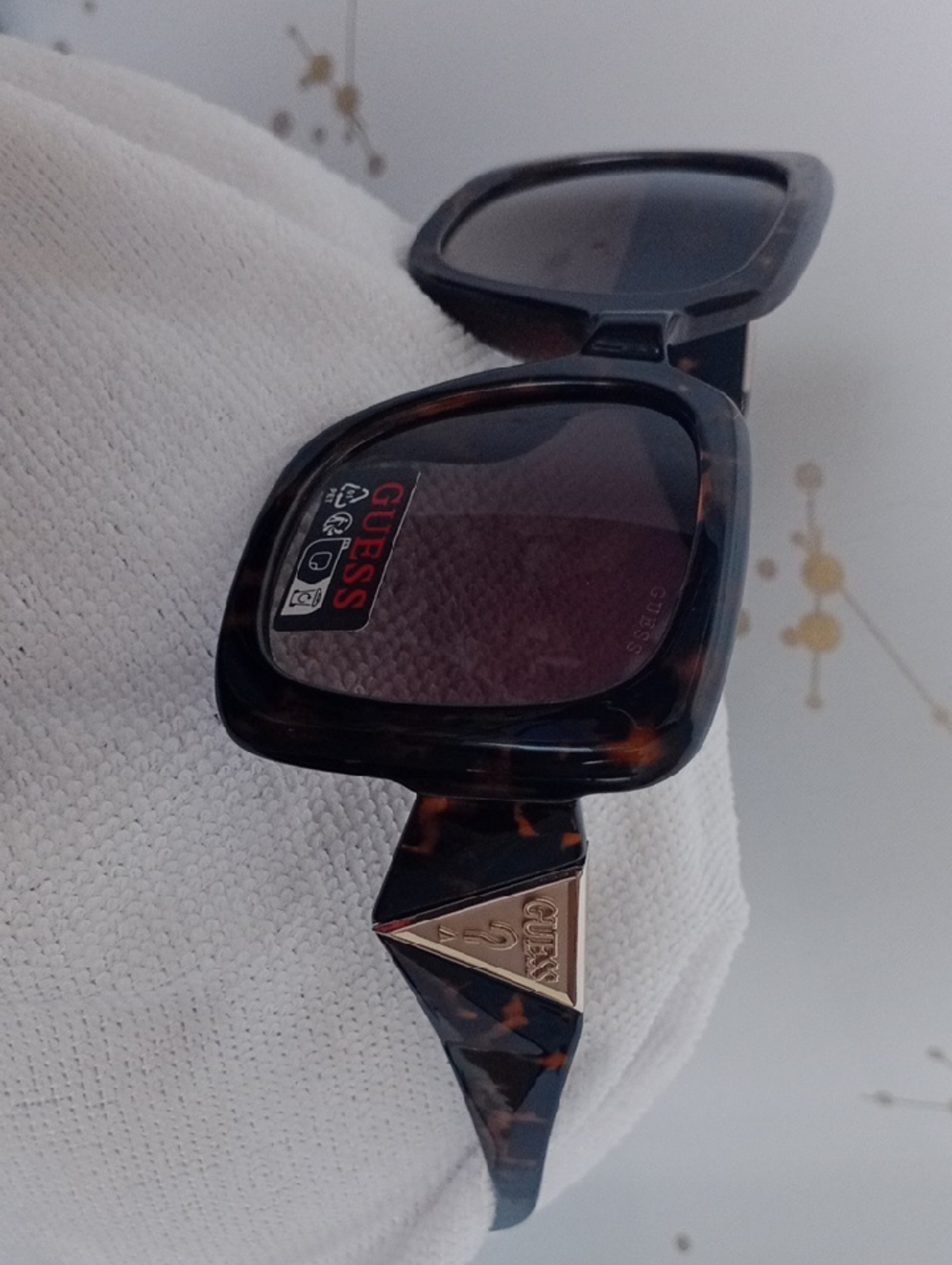 Guess Tortoiseshell Sunglasses with Brown Lenses and Gold Accent